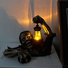 Laden Sie das Bild in den Galerie-Viewer, Halloween Zombie Ornament aus Harz