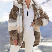 Laden Sie das Bild in den Galerie-Viewer, Kurz geschnittene Fashion-Jacke aus Plüsch