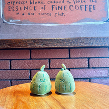 Laden Sie das Bild in den Galerie-Viewer, Bittermelonenpuppe Schlüsselanhänger