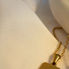 Laden Sie das Bild in den Galerie-Viewer, Damen Buchstabe Halskette aus Edelstahl