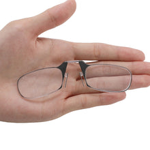 Laden Sie das Bild in den Galerie-Viewer, Tragbare Mini-Lesebrille mit beinlosem Nasenclip