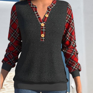 Pullover mit Schachbrettmuster und Knöpfen