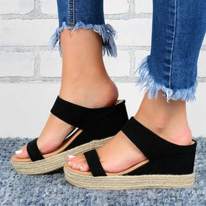 Rutschfeste Damensandalen mit dicker Sohle