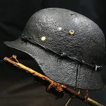 Laden Sie das Bild in den Galerie-Viewer, Kriegsrelikte Lampe