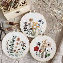 Laden Sie das Bild in den Galerie-Viewer, Florales Stickset