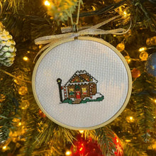 Laden Sie das Bild in den Galerie-Viewer, NEU FÜR 2023 - Kreuzstich-Adventskalender
