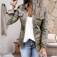 Laden Sie das Bild in den Galerie-Viewer, Einfarbige Plissierte Jeansjacke mit Reverskragen