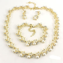 Laden Sie das Bild in den Galerie-Viewer, Dreiteiliges Perlen Ohrring Halskette und Armband