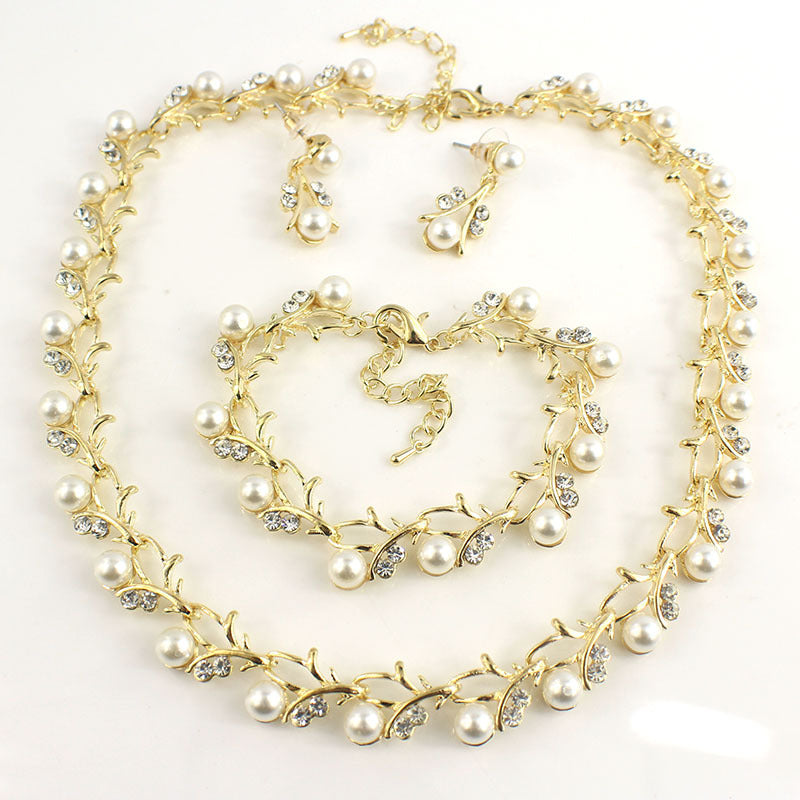 Dreiteiliges Perlen Ohrring Halskette und Armband