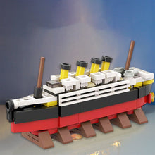 Laden Sie das Bild in den Galerie-Viewer, Mini Titanic-Kreuzfahrtschiffmodell