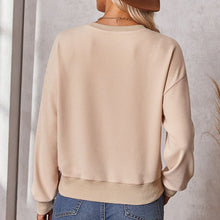 Laden Sie das Bild in den Galerie-Viewer, Einfarbiger Strickpullover mit Rundhalsausschnitt