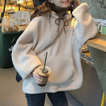 Laden Sie das Bild in den Galerie-Viewer, Alphabet Lamm Sweatshirt