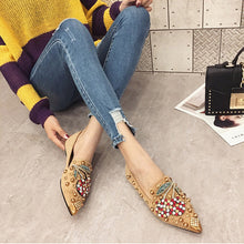 Laden Sie das Bild in den Galerie-Viewer, Kirsche Strass Nietenschuhe