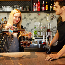 Laden Sie das Bild in den Galerie-Viewer, 6 Schnapsglasspender und Halter