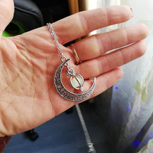 Laden Sie das Bild in den Galerie-Viewer, Leuchtende Mond Halskette