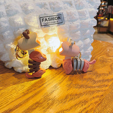 Laden Sie das Bild in den Galerie-Viewer, Schlüsselanhänger mit Cartoon-Tier-Mini-Schreibtischlampe