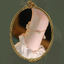 Laden Sie das Bild in den Galerie-Viewer, Elegantes und charmantes Khotanjade Glockenarmband