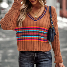 Laden Sie das Bild in den Galerie-Viewer, Täfelter Pullover mit V-Ausschnitt