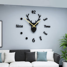 Laden Sie das Bild in den Galerie-Viewer, Hirschkopf Wanduhr