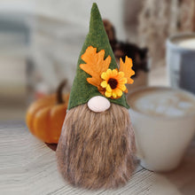 Laden Sie das Bild in den Galerie-Viewer, Gesichtslose Rudolph-Puppe