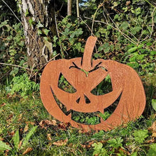 Laden Sie das Bild in den Galerie-Viewer, Kreative Kürbis Dekoration im Garten