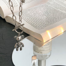 Laden Sie das Bild in den Galerie-Viewer, Bärenhalskette aus Titanstahl