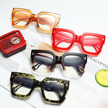 Laden Sie das Bild in den Galerie-Viewer, Vintage Brillengestell mit großem Rahmen