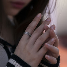 Laden Sie das Bild in den Galerie-Viewer, Charmanter Engelsflügel-Ring