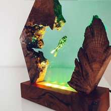 Laden Sie das Bild in den Galerie-Viewer, Lampe aus Epoxidharz-Holz
