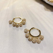 Laden Sie das Bild in den Galerie-Viewer, Metallkugel runde Ohrringe