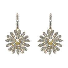 Laden Sie das Bild in den Galerie-Viewer, Elegante kleine Gänseblümchen-Ohrringe