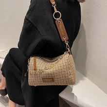 Laden Sie das Bild in den Galerie-Viewer, Trendige Schultertasche mit Karodruck