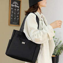 Laden Sie das Bild in den Galerie-Viewer, Vielseitige einfache einfarbige Nylonhandtasche mit großer Kapazität