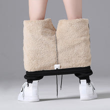 Laden Sie das Bild in den Galerie-Viewer, Winterliche Jogginghose mit Sherpa-Futter