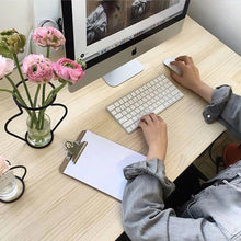 Laden Sie das Bild in den Galerie-Viewer, Kreativer Blumenständer aus Metall