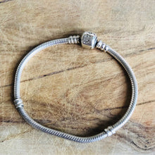 Laden Sie das Bild in den Galerie-Viewer, Stilvolles Schlangenarmband