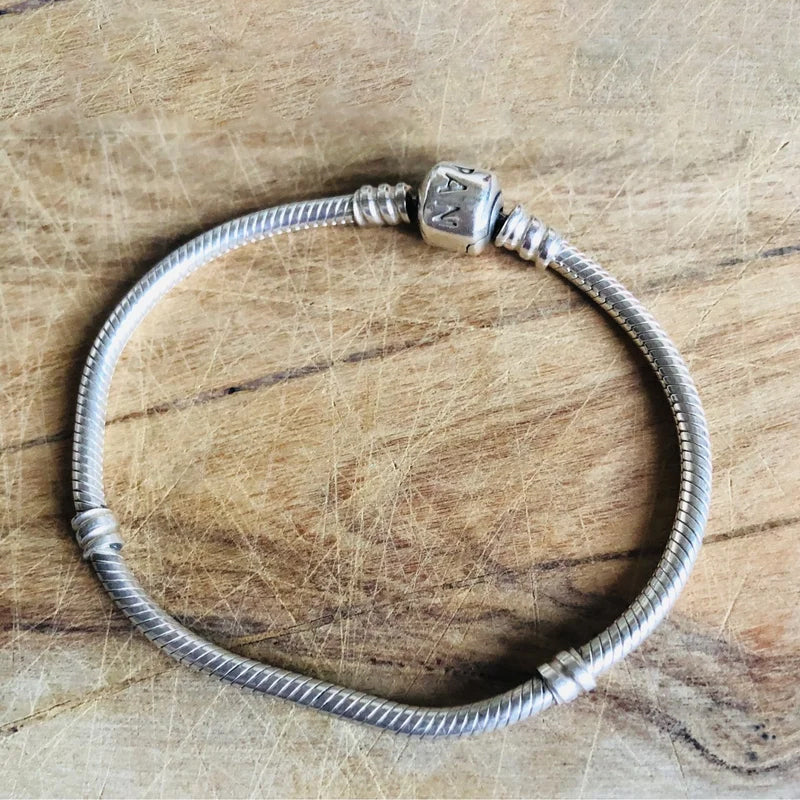 Stilvolles Schlangenarmband