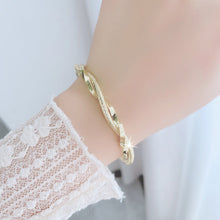 Laden Sie das Bild in den Galerie-Viewer, Möbius-Ring-Armband