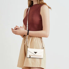 Laden Sie das Bild in den Galerie-Viewer, Handytasche aus Leder in Briefumschlagform