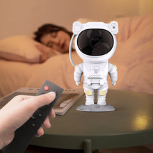 Laden Sie das Bild in den Galerie-Viewer, Sternenhimmel-Projektionslampe In Astronautenform
