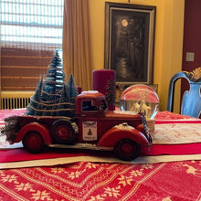 Laden Sie das Bild in den Galerie-Viewer, Roter Bauernhof-LKW Weihnachten Dekorationen