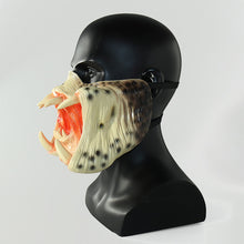 Laden Sie das Bild in den Galerie-Viewer, Raubtier Latex Halbgesichtsmaske