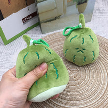 Laden Sie das Bild in den Galerie-Viewer, Bittermelonenpuppe Schlüsselanhänger