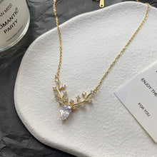 Laden Sie das Bild in den Galerie-Viewer, Glänzende Elch-Halskette Aus Titanstahl