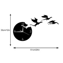 Laden Sie das Bild in den Galerie-Viewer, Fliegender Drache Wanduhr