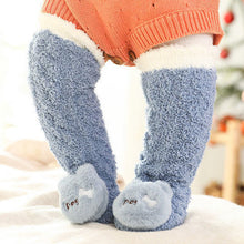 Laden Sie das Bild in den Galerie-Viewer, Flauschige Wintersocken für Babys