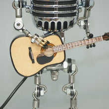 Laden Sie das Bild in den Galerie-Viewer, Retro Mikrofon Roboter