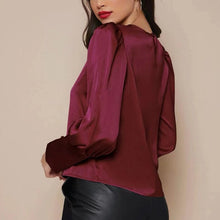 Laden Sie das Bild in den Galerie-Viewer, Geknöpftes Satinhemd mit Rundhalsausschnitt