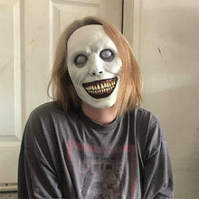Laden Sie das Bild in den Galerie-Viewer, Gruselige Halloween Maske - Lächelnder Dämon