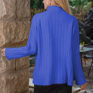 Einfarbiger Pullover mit halbem Rollkragen